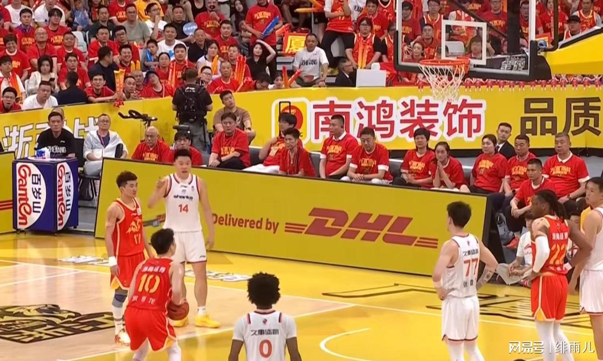 输给尼克斯4分!揪出1个表现最差之人,坑惨了马刺