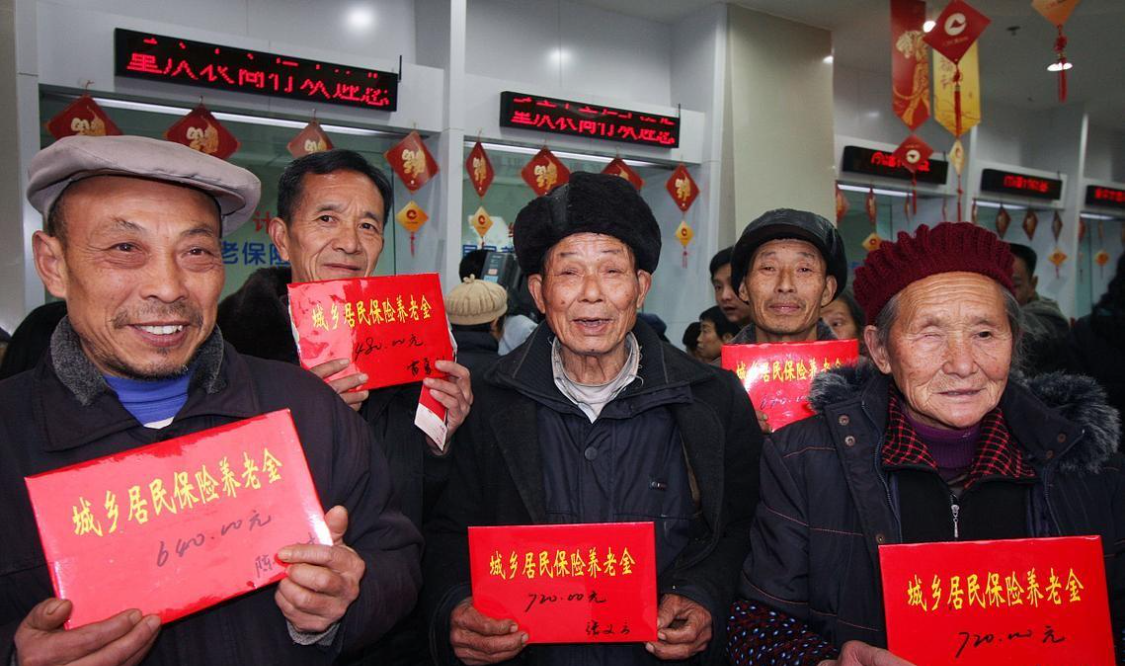 老詹争夺战继续!掘金加入马刺退出 高管:去丹佛搭档那人就对了