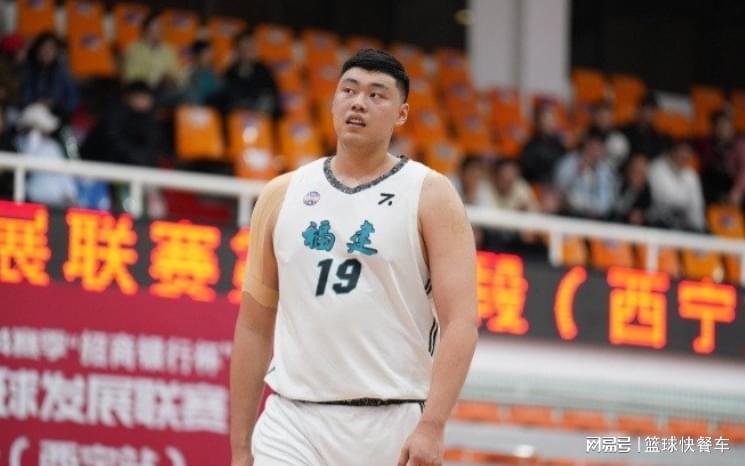 不输弗拉格、克尼普尔,20岁已成总决赛核心,他才是25届最强新秀