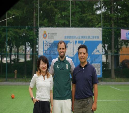 看傻了!日本亚运会2400名运动员住集装箱,当初画的饼全碎了?