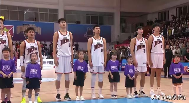 上海男篮官宣！张镇麟领衔6核心续约，4位小将上调一队，4人离队